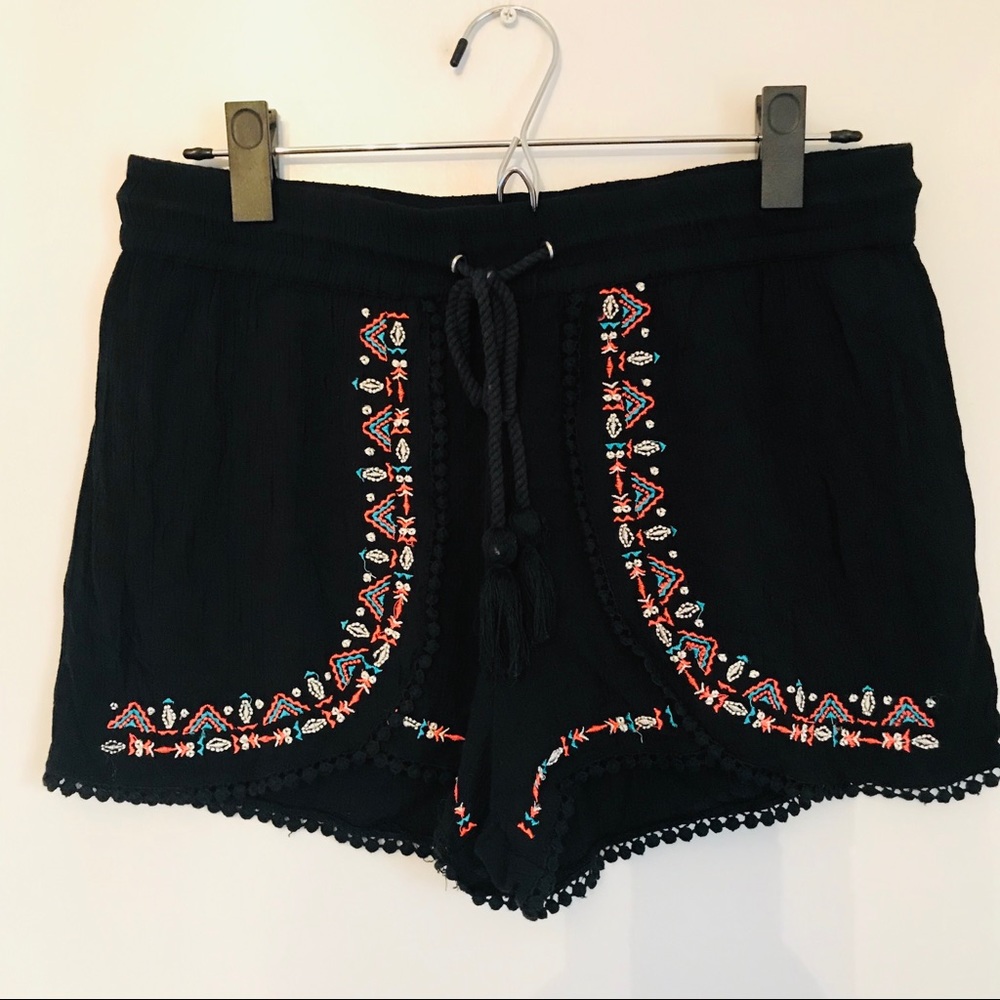 DEREK HEART | boho shorts | poms & embroidery